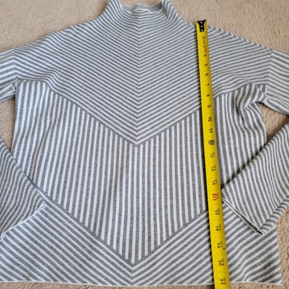 2/$20 Cynthia Rowley Striped Mick Neck Sweater S - Picture 7 of 13